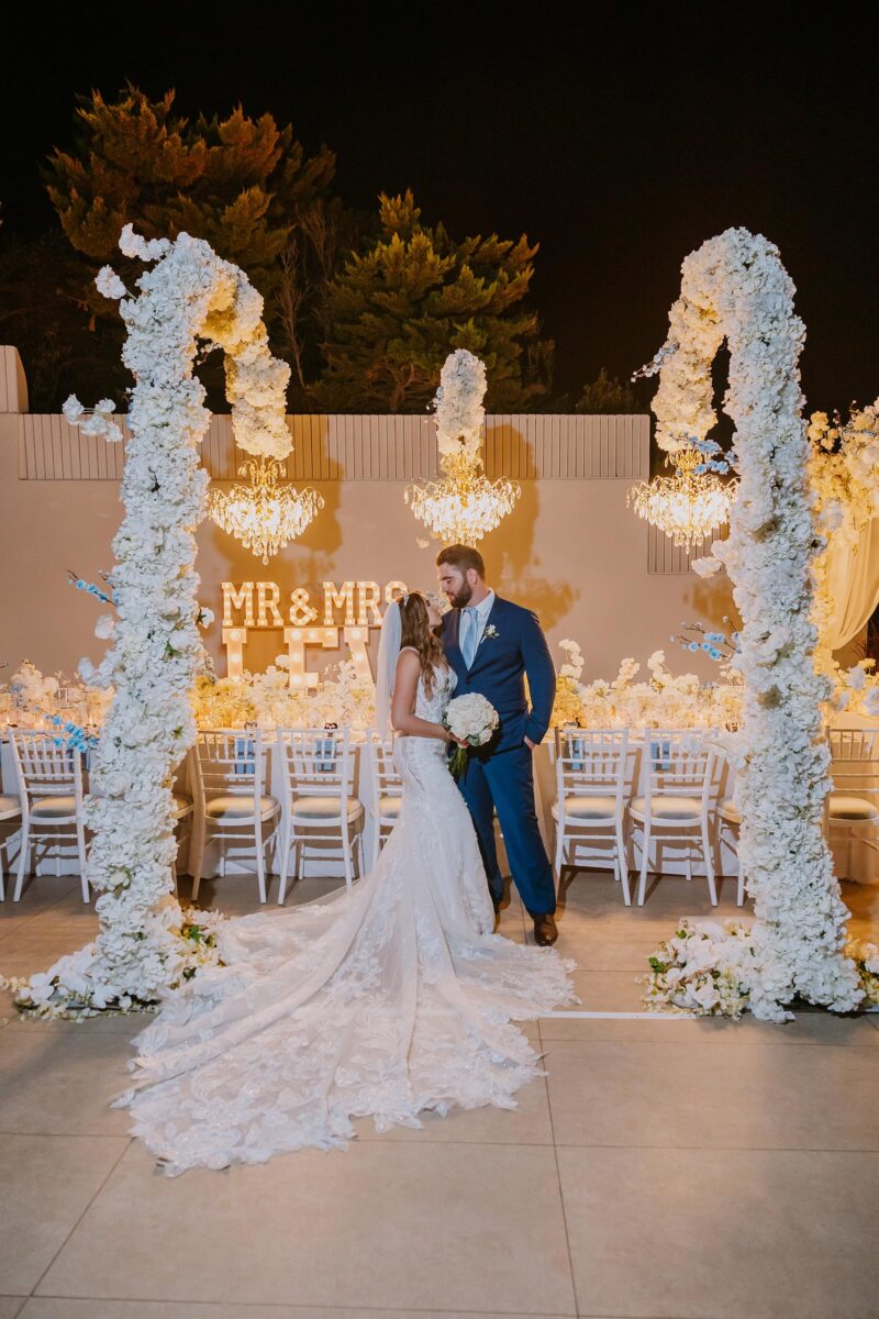 Brandon-jackie -an-elegant-wedding-in-le-Ciel-santorini